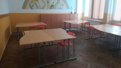 Обзаведена стая за "Учебно - тренировъчна фирма",  с получено дарение от Кока- Кола . 2