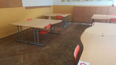 Обзаведена стая за "Учебно - тренировъчна фирма",  с получено дарение от Кока- Кола . 3