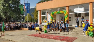 Тържествено откриване на новата учебна година в СУ Никола Войводов 6