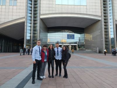 Ученици от СУ Никола Войводов посетиха Европейския парламент в Брюксел 1