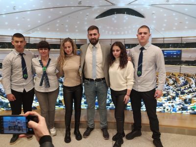 Ученици от СУ Никола Войводов посетиха Европейския парламент в Брюксел 2