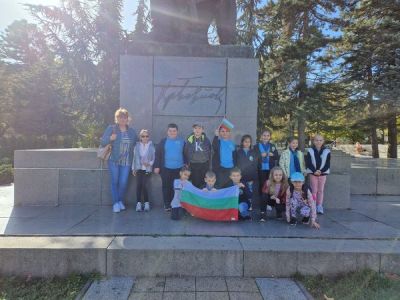 астронавтите от I а на СУ Н.Войводов и техните родители, отдадоха почит към делото на книжовниците. 2