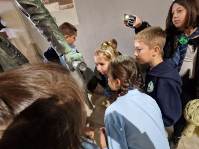 астронавтите от I а на СУ Н.Войводов и техните родители, отдадоха почит към делото на книжовниците. 7