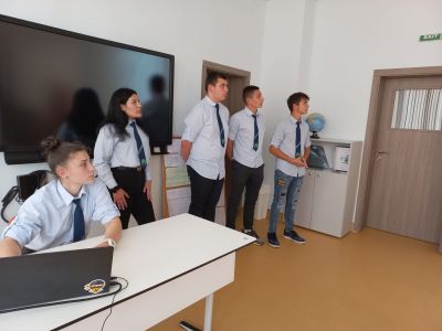 СТЕМ центърт събра ученици от различни клубове 2