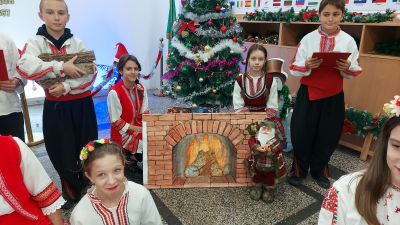 Коледари в СУ "Никола Войводов" 3