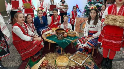 Коледари в СУ "Никола Войводов" 4