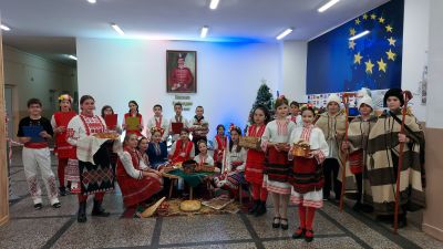 Коледари в СУ "Никола Войводов" 5
