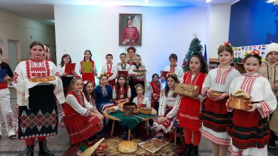 Коледари в СУ "Никола Войводов" 6