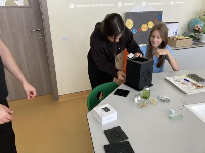 Специален гост в STEM центъра на училището. 2