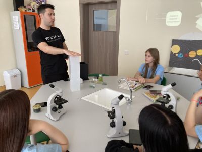 Специален гост в STEM центъра на училището. 3