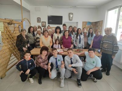 Традиционно боядисване на яйца с приятелите ни от СУ Никола Войводов 3
