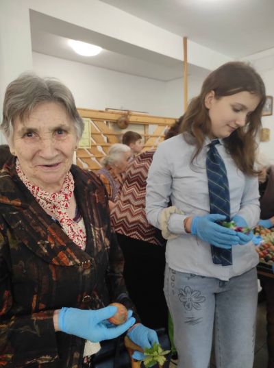 Традиционно боядисване на яйца с приятелите ни от СУ Никола Войводов 5