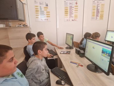 Големите учат малките на Скрач 3