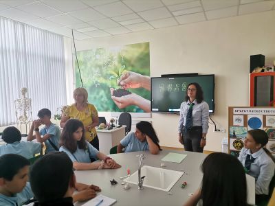 Занятие на групите от занимания по интереси в 6 клас Приложна математика и Биолози в действие  - СУ Никола Войводов - Враца